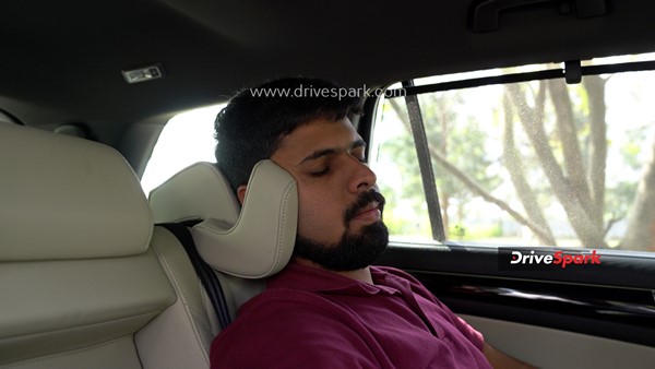 என்ன மாதிரியான வெயில் அடிச்சாலும் அசால்ட் செஞ்சுரலாம்... ஆன, அதுக்கு இந்த அக்ஸசெரீஸ்கள் உங்க காருல இருக்கணும்!