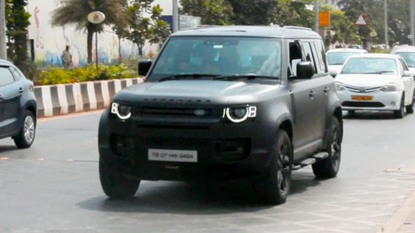கருப்பு நிற Land Rover Defender சொகுசு காரில் கெத்தாக வலம் வந்த பிரகாஷ் ராஜ்... இது எவ்ளோ விலையுயர்ந்த கார் தெரியுமா?