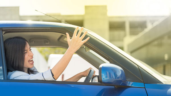 பிரபல நடிகரின் மனைவி காரில் இருந்தபோது டிரைவர் செய்த காரியம்... என்னனு தெரிஞ்சா ஆடிப்போயிருவீங்க!