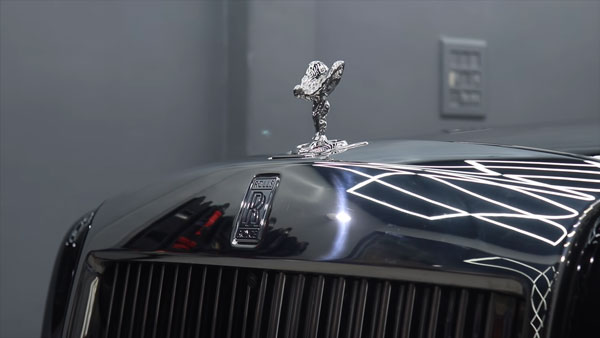 ஹெலிகாப்டரை விட அதிக விலை கொண்ட ரோல்ஸ் ராய்ஸ் பேந்தம்... இவ்ளோ அதிக விலைக்கான காரணம் என்ன? இத உங்களுக்கு யாரும் சொல்ல மாட்டாங்க!