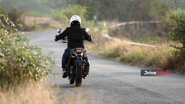 ராயல் என்பீல்டின் புதிய ஸ்க்ராம் 411 பைக் எப்படி உள்ளது? டெஸ்ட் ரைடு ரிவியூ!! ஹிமாலயனுக்கு இணையானதுதானா?