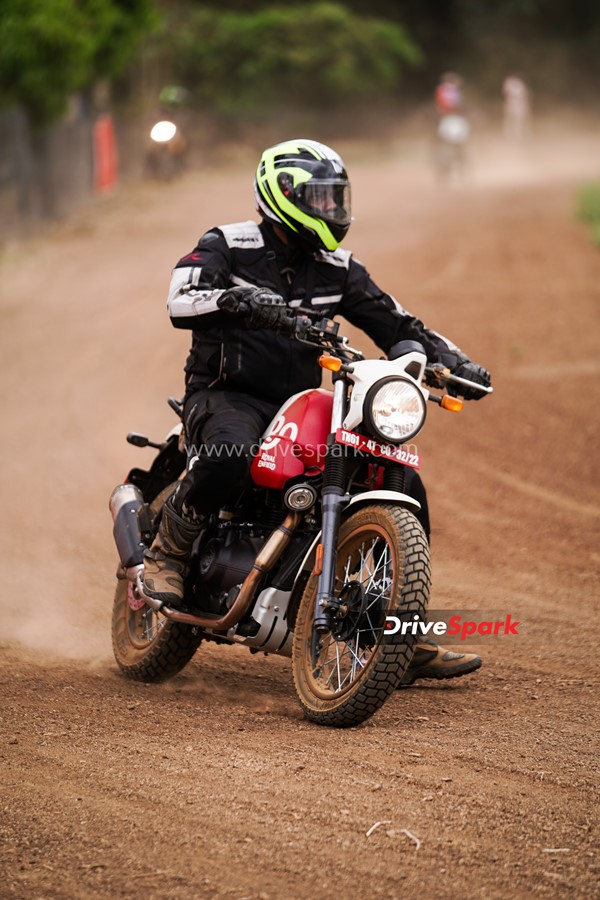 ஹிமாலயனில் இருந்து எந்தெந்த விஷயங்களில் வேறுப்பட்டது புதிய ஸ்க்ராம் 411? ஓர் முழு அலசல்!!