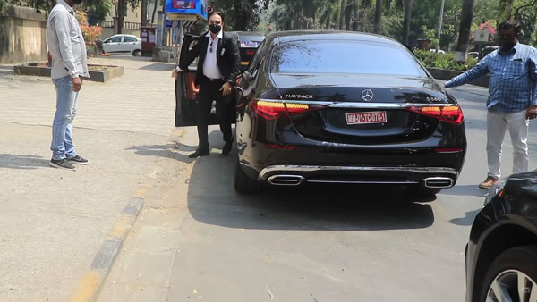 41வது பிறந்த நாளை விலை உயர்ந்த புதிய காருடன் கொண்டாடும் பிரபல நடிகர்... இவ்ளோ அதிக விலையா! தலையே சுத்துது!