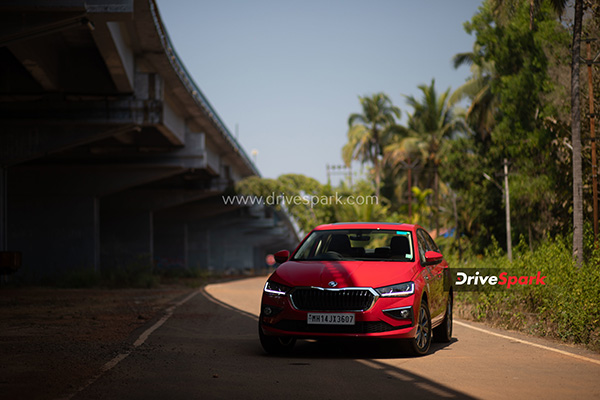 ஸ்கோடா ஸ்லாவியா 1.5 லிட்டர் இந்தியாவில் விற்பனைக்கு அறிமுகம்... செம்ம பவர்ஃபுல்லான செடான்! விலை எவ்ளோ தெரியுமா?