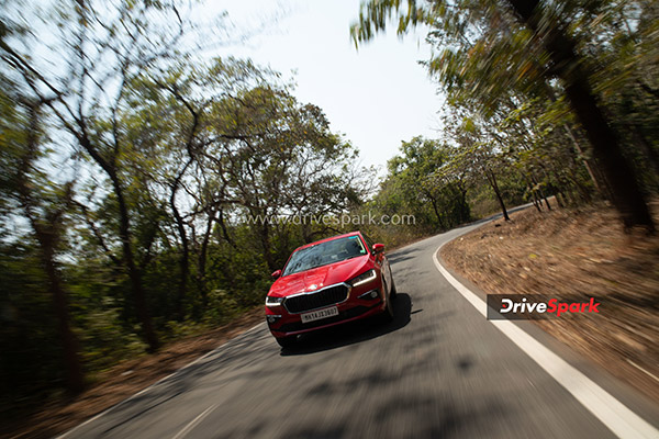 ஸ்கோடா ஸ்லாவியா 1.5 லிட்டர் இந்தியாவில் விற்பனைக்கு அறிமுகம்... செம்ம பவர்ஃபுல்லான செடான்! விலை எவ்ளோ தெரியுமா?