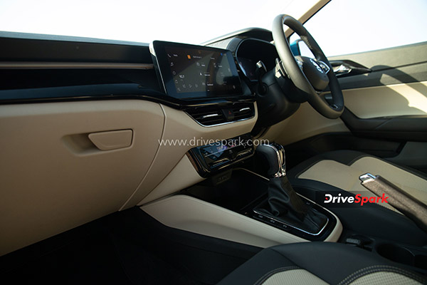 ஸ்கோடா ஸ்லாவியா 1.5 லிட்டர் இந்தியாவில் விற்பனைக்கு அறிமுகம்... செம்ம பவர்ஃபுல்லான செடான்! விலை எவ்ளோ தெரியுமா?