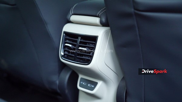 சொகுசா இருக்கு... பெர்ஃபார்மென்சும் சூப்பர்... ஸ்கோடா ஸ்லாவியா 1.5 லிட்டர் டர்போ பெட்ரோல் இன்ஜின் ரிவியூ!