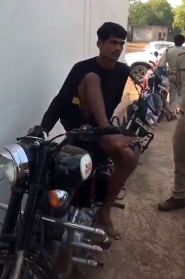 வெறும் 60 வினாடிகள் தான்... ராயல் என்பீல்டு பைக்கை திருட இந்த திருடனுக்கு ஆகும் நேரம்!! ஷாக்கான போலீஸார்! வெறும் 60 வினாடிகள் தான்... ராயல் என்பீல்டு பைக்கை திருட இந்த திருடனுக்கு ஆகும் நேரம்!! ஷாக்கான போலீஸார்!