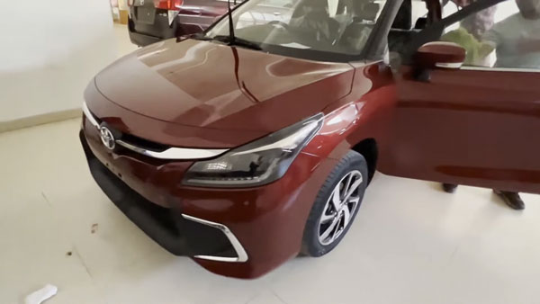 ஷோரூம்களில் 2022 டொயோட்டா க்ளான்ஸா ஃபேஸ்லிஃப்ட் கார்!! டெலிவிரி விரைவில் துவக்கம்