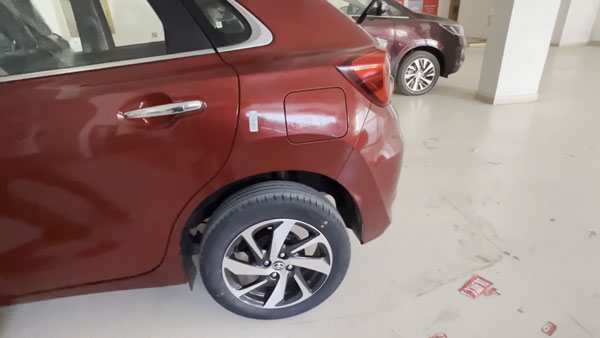 ஷோரூம்களில் 2022 டொயோட்டா க்ளான்ஸா ஃபேஸ்லிஃப்ட் கார்!! டெலிவிரி விரைவில் துவக்கம்