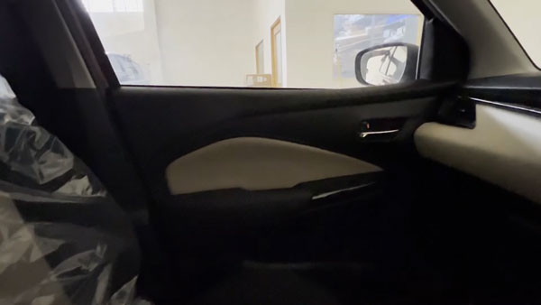 ஷோரூம்களில் 2022 டொயோட்டா க்ளான்ஸா ஃபேஸ்லிஃப்ட் கார்!! டெலிவிரி விரைவில் துவக்கம்