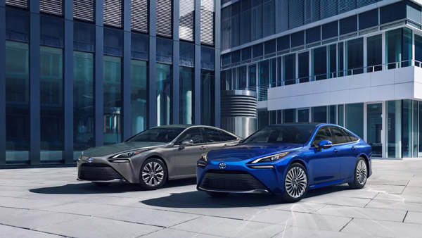 அதிகாரப்பூர்வமாக இந்தியா வந்தது Toyota Mirai... வெறிக்க வெறிக்க பார்த்த மத்திய அமைச்சர்! இதுக்கு முன்னாடி மின்சார வாகனங்கள் சுத்த வேஸ்டு!