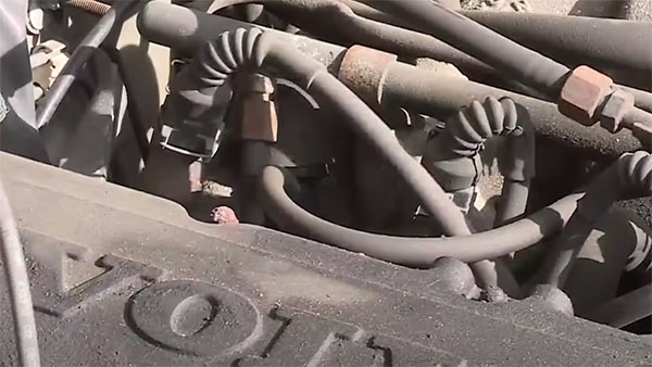 30 வருஷமா ஒரே காரை பயன்படுத்திய அமெரிக்கர்... புத்தம் புதிய காரை வழங்கியதோடு அதன் பராமரிப்பு செலவையும் ஏற்ற பிரபல நிறுவனம்!