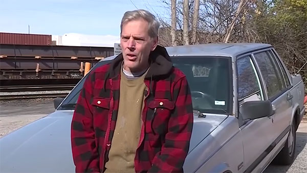 30 வருஷமா ஒரே காரை பயன்படுத்திய அமெரிக்கர்... புத்தம் புதிய காரை வழங்கியதோடு அதன் பராமரிப்பு செலவையும் ஏற்ற பிரபல நிறுவனம்!