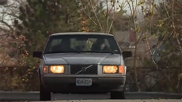 30 வருஷமா ஒரே காரை பயன்படுத்திய அமெரிக்கர்... புத்தம் புதிய காரை வழங்கியதோடு அதன் பராமரிப்பு செலவையும் ஏற்ற பிரபல நிறுவனம்!