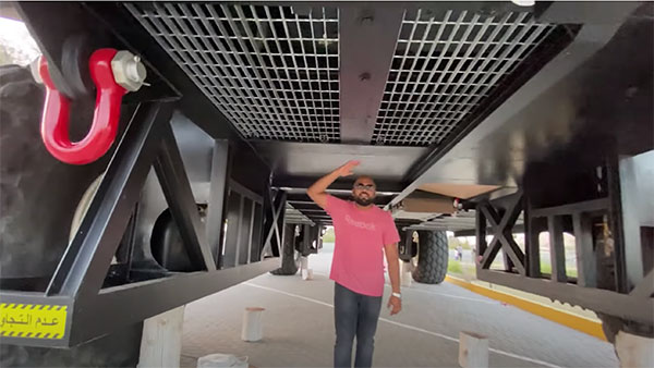 உலகின் மிக பெரிய காரை பார்த்திருக்கீங்களா?.. ஏணி இல்லாம இதுல ஏற முடியாது... அம்மாடி அம்மா இவ்ளோ பெருசா!