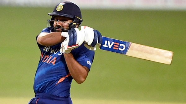 கேப்டன் ரோகித் சர்மாவின் புதிய லம்போர்கினி உருஸ் கார்!! விலை ரூ.3.10 கோடியை தாண்டுது!