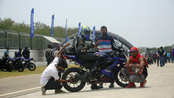 யமஹாவின் அழைப்பை ஏற்று, சென்னை MMRT-யில் சீறி பாய்ந்த நம்மூர் ரேஸர்கள்!! இலவச ‘ட்ராக்-டே’ நிறைவுற்றது!