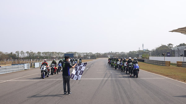 யமஹாவின் அழைப்பை ஏற்று, சென்னை MMRT-யில் சீறி பாய்ந்த நம்மூர் ரேஸர்கள்!! இலவச ‘ட்ராக்-டே’ நிறைவுற்றது!