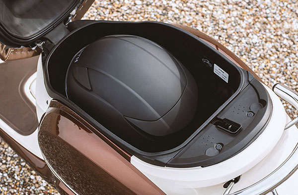 யமஹாவின் 50சிசி ஸ்கூட்டர்... 2022 வினோ!! புதிய நிறத்தேர்வுடன் ஜப்பானில் வெளியீடு!