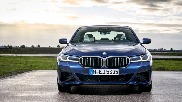 ஊழியர்களுக்கு BMW கார்களை பரிசளித்த தமிழக நிறுவனம்... விலையை கேட்டதும் 'ரெஸ்யூம்' ரெடி பண்ணும் இளைஞர்கள்!