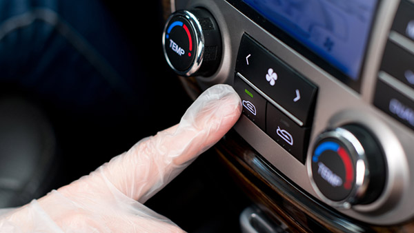 காரில் ஏசி-யை போட்ட பின் இந்த பட்டனையும் 'ஆன்' பண்ணுங்க... ஏன் தெரியுமா? இந்த விஷயத்தை யாரும் சொல்ல மாட்டாங்க!