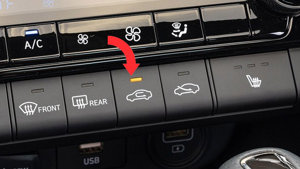 காரில் ஏசி-யை போட்ட பின் இந்த பட்டனையும் 'ஆன்' பண்ணுங்க... ஏன் தெரியுமா? இந்த விஷயத்தை யாரும் சொல்ல மாட்டாங்க!