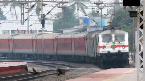 சும்மா பண்ண கூடாது... ஜெயில்ல போட்றுவாங்க... ரயிலில் செயினை இழுப்பதற்கு முன் தெரிந்து கொள்ள வேண்டிய ரூல்ஸ்கள்!
