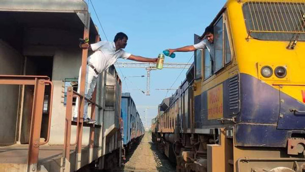 சும்மா பண்ண கூடாது... ஜெயில்ல போட்றுவாங்க... ரயிலில் செயினை இழுப்பதற்கு முன் தெரிந்து கொள்ள வேண்டிய ரூல்ஸ்கள்!