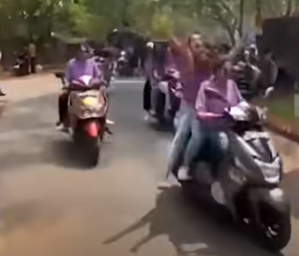 ஆர்டிஓ வரை சென்ற கேரள கல்லூரி மாணவிகளின் ‘ஆர்ட்ஸ் டே’ கொண்டாட்டம்!! வழங்கப்பட்ட புதுமையான தண்டனை!