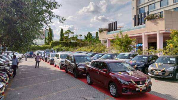 100 ஊழியர்களுக்கு 100 கார்களை பரிசளித்த சென்னை கம்பெனி... மொத்தமா எவ்ளோ கோடி செலவு பண்ணியிருக்காங்க தெரியுமா?