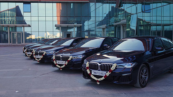 ஊழியர்களுக்கு BMW கார்களை பரிசளித்த தமிழக நிறுவனம்... விலையை கேட்டதும் 'ரெஸ்யூம்' ரெடி பண்ணும் இளைஞர்கள்!