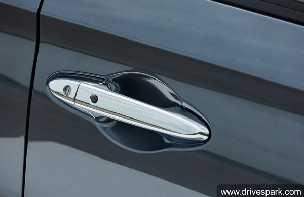 உங்க கார்ல இந்த வசதிகள் இருந்தால் இப்படியெல்லாம் பிரச்னைகள் வருமா? கஷ்டப்பட்ட காசு வீணா போயிரும்!