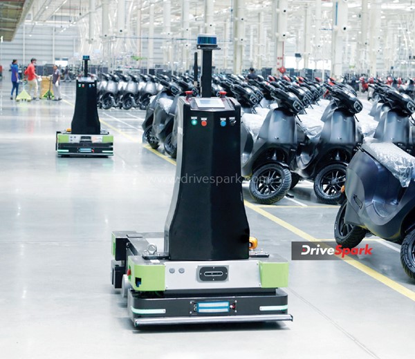 எதிர்ல வண்டி வந்தா தானாகவே பிரேக் பிடிக்கும்... ஓலா எலெக்ட்ரிக் ஸ்கூட்டரில் இடம் பெற இருக்கும் தரமான வசதி!