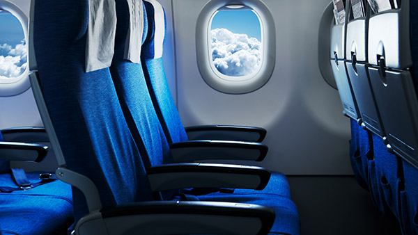 ஏரோப்ளேன் டேக்-ஆஃப், லேண்டிங் ஆகும்போது இந்த சின்ன விஷயத்தை மறக்காமல் பண்ணணும்... முன்னாடியே தெரியாம போச்சே!