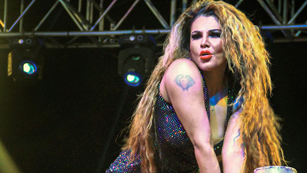 நண்பர்கள் எல்லாம் சேர்ந்து செஞ்ச காரியத்தால ஆடிபோன பிரபல இந்தி நடிகை... அவங்க துளியளவும் இத எதிர்பார்த்திருக்க மாட்டாங்க!