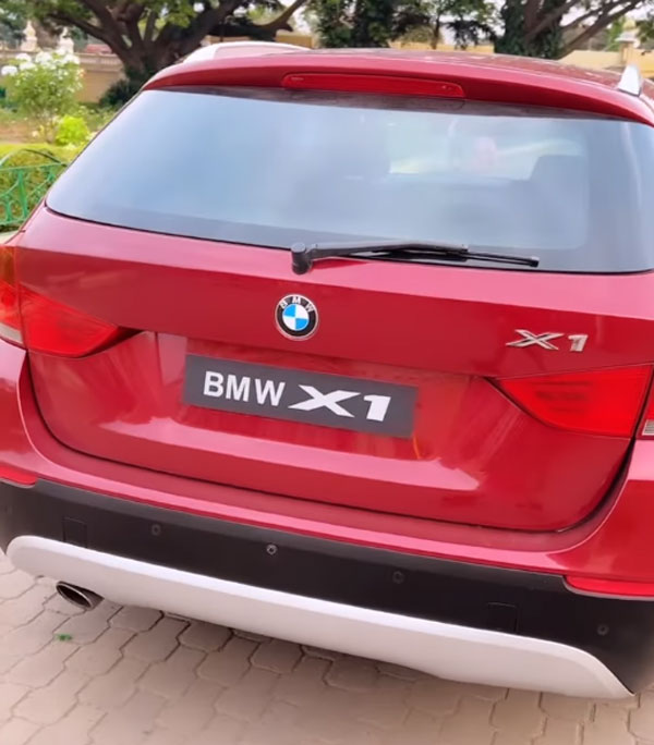 நண்பர்கள் எல்லாம் சேர்ந்து செஞ்ச காரியத்தால ஆடிபோன பிரபல இந்தி நடிகை... அவங்க துளியளவும் இத எதிர்பார்த்திருக்க மாட்டாங்க!