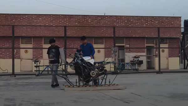 பைக் பறக்குமா!.. சாதாரண டூ-வீலரை பறக்க வைக்கும் முயற்சியில் இந்திய மாணவர்கள்... சூப்பரா ரெடி பண்ணியிருக்காங்க!