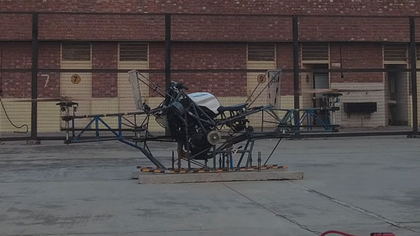 பைக் பறக்குமா!.. சாதாரண டூ-வீலரை பறக்க வைக்கும் முயற்சியில் இந்திய மாணவர்கள்... சூப்பரா ரெடி பண்ணியிருக்காங்க!