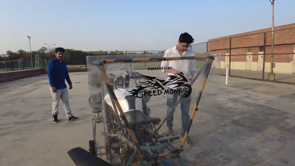 பைக் பறக்குமா!.. சாதாரண டூ-வீலரை பறக்க வைக்கும் முயற்சியில் இந்திய மாணவர்கள்... சூப்பரா ரெடி பண்ணியிருக்காங்க!