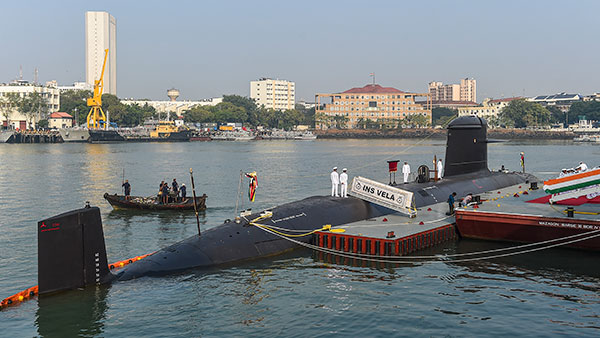 பக்கத்துலயே இருக்கும்... ஆனா எதிரிகளின் கண்ணுல மாட்டாது... நீர்மூழ்கி கப்பல்களில் கையாளப்படும் தந்திரம்!