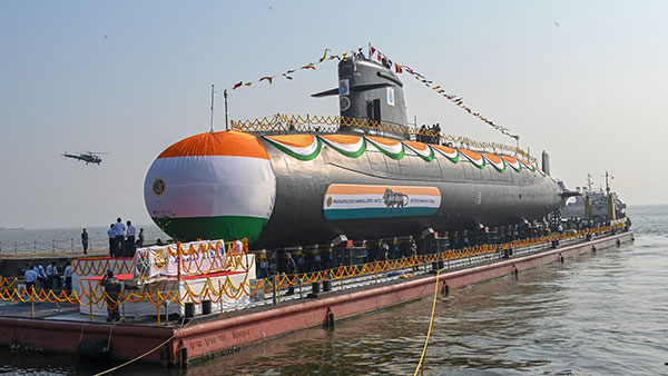 பக்கத்துலயே இருக்கும்... ஆனா எதிரிகளின் கண்ணுல மாட்டாது... நீர்மூழ்கி கப்பல்களில் கையாளப்படும் தந்திரம்!