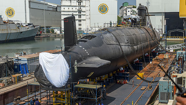 பக்கத்துலயே இருக்கும்... ஆனா எதிரிகளின் கண்ணுல மாட்டாது... நீர்மூழ்கி கப்பல்களில் கையாளப்படும் தந்திரம்!