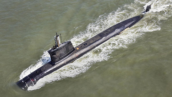 பக்கத்துலயே இருக்கும்... ஆனா எதிரிகளின் கண்ணுல மாட்டாது... நீர்மூழ்கி கப்பல்களில் கையாளப்படும் தந்திரம்!