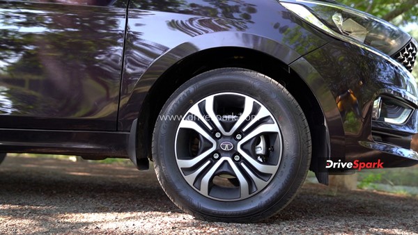 காரில் இந்த மஞ்சள் கலர் லைட் திடீரென எரிந்தால் என்ன அர்த்தம் தெரியுமா? இவ்ளோ நாளா இது தெரியாம போச்சே!