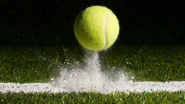 விளையாடுவதற்கு அல்ல! உயிரையே காப்பாத்தும்! விமானத்தில் ஒரு சிலர் ஏன் டென்னிஸ் பந்துகளை கொண்டு போறாங்க தெரியுமா