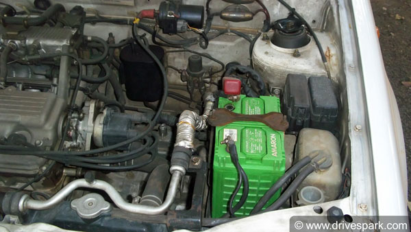 உங்க காருல இந்த பிரச்னை எல்லாம் ஃபேஸ் பண்றீங்களா?.. அப்போ பேட்டரி போய்ருச்சுனு அர்த்தம்... உடனே மாத்தனுங்க!