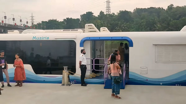 இந்தியாவிலேயே முதல் முறையாக வாட்டர் மெட்ரோ சேவை தொடக்கம்! சூப்பர்... இதுக்காகவே அந்த ஊருக்கு டூர் போலாம்!