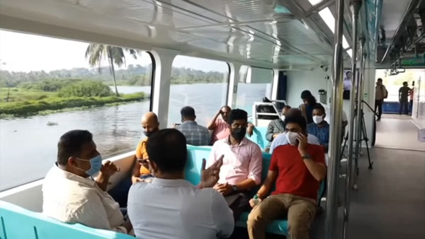 இந்தியாவிலேயே முதல் முறையாக வாட்டர் மெட்ரோ சேவை தொடக்கம்! சூப்பர்... இதுக்காகவே அந்த ஊருக்கு டூர் போலாம்!