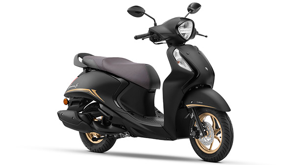 ஆஹா இந்த போட்டில நாமலும் கலந்திருக்கலாம் போலிருக்கே! பரிசுகளையும், இலவசங்களையும் வாரி வழங்கிய யமஹா!